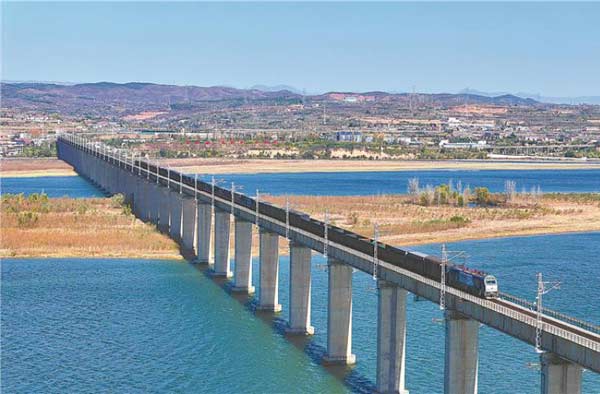 精準消除鋼軌病害 確保電煤列車安全運行